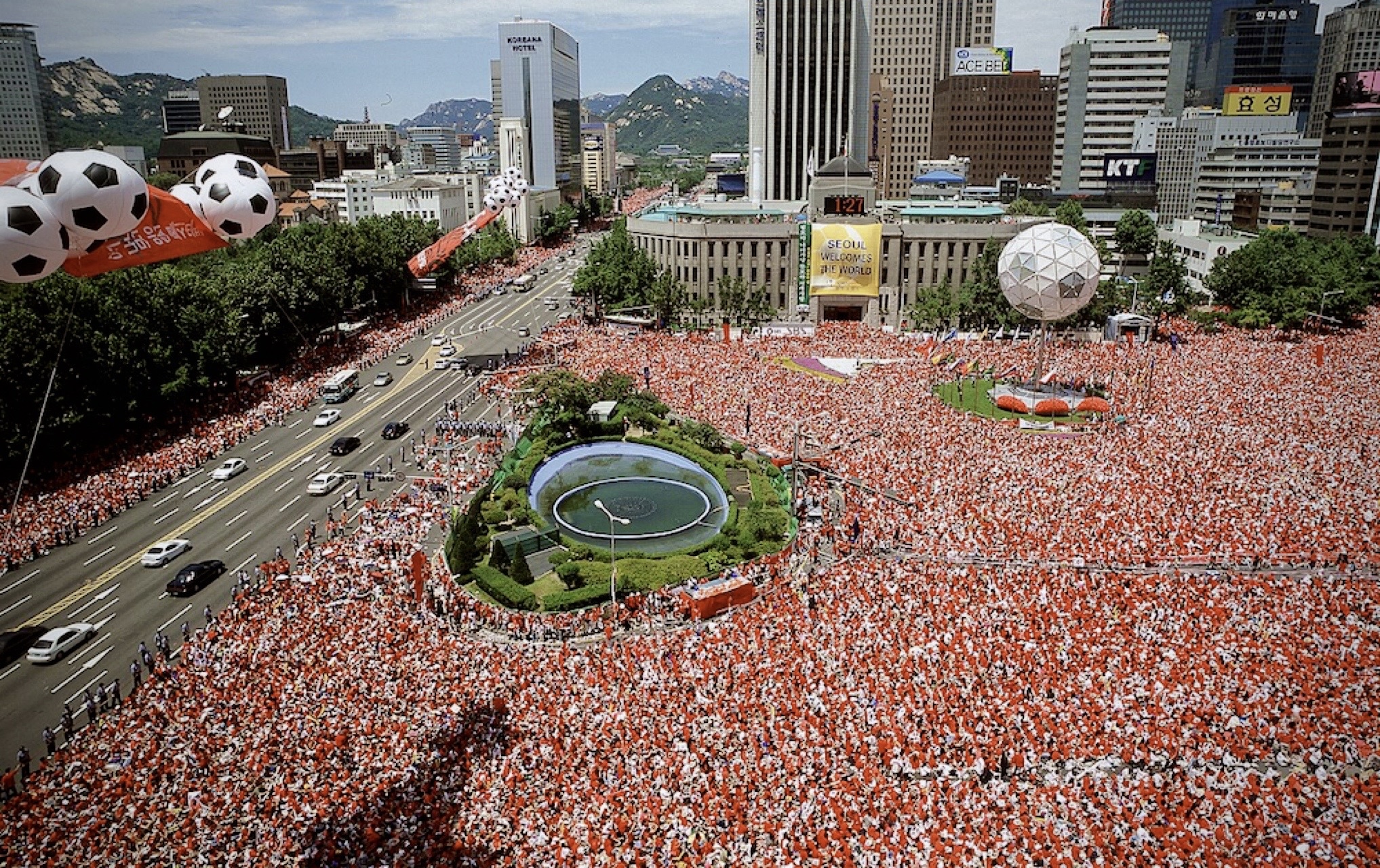 FIFA Fan Festival history: 2002 World Cup fans in the city square in Korea