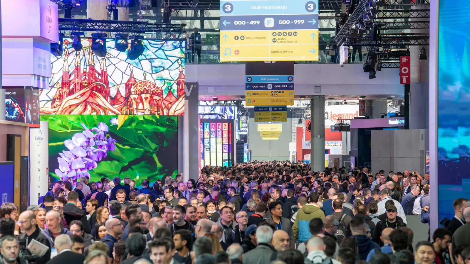 ISE exhibitor guide 2027: visitors filling a Hall 3 aisle in the Multi-Technology Zone at ISE in Barcelona
