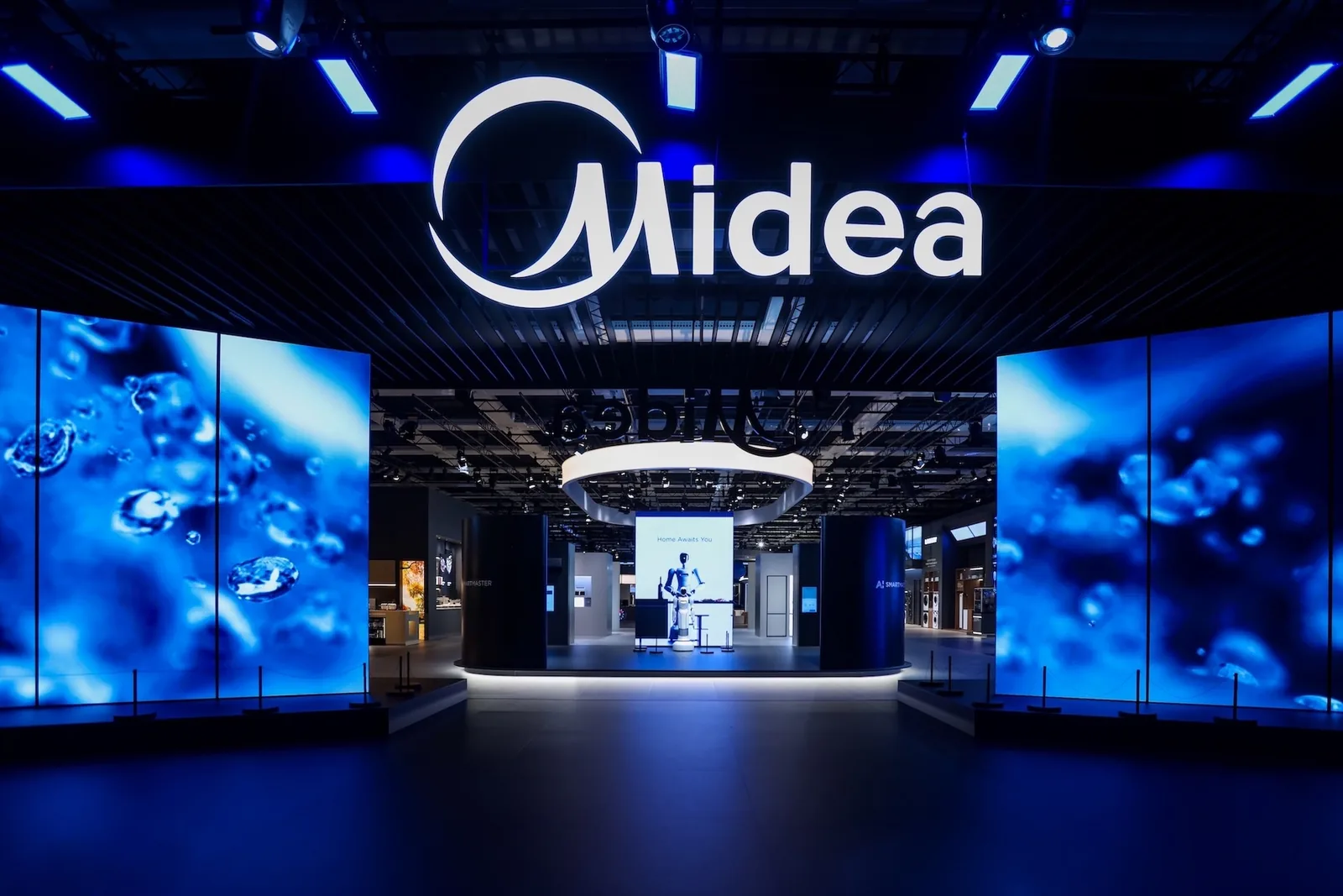 Entrance of Midea's IFA 2025 exhibition with kinetic LED walls and illuminated Midea logo, designed by EIDETIC